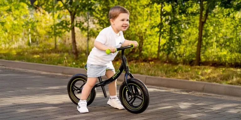 Najczęstsze błędy przy zakupie pierwszego rowerka biegowego i jak ich uniknąć