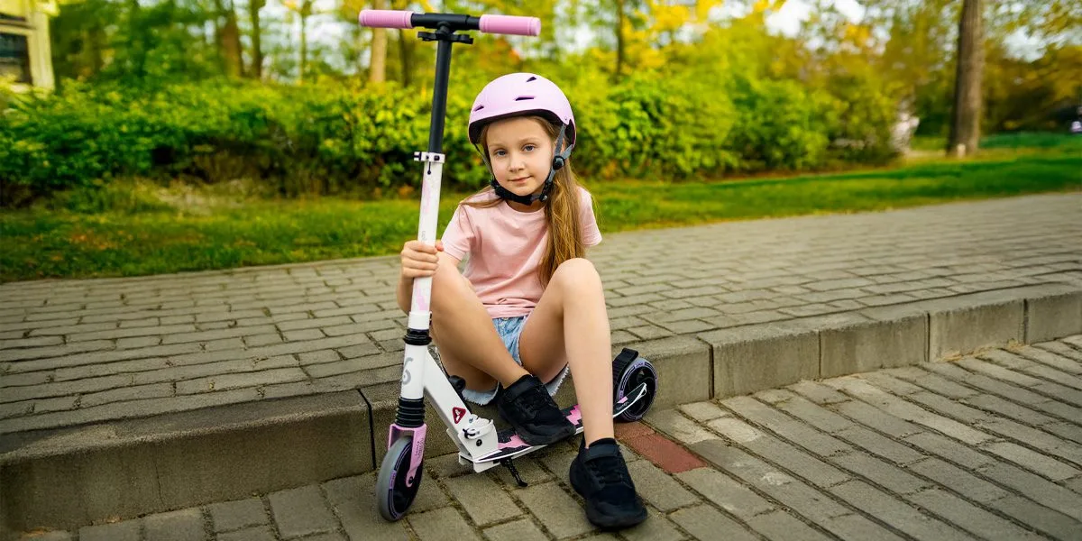 Kask na hulajnogę dla dziecka – jak wybrać bezpieczny i wygodny model?